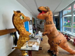 giraffe_und_t_rex